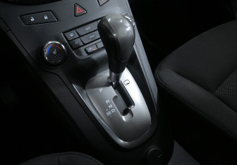 Подержанный автомобиль Chevrolet Orlando 2014 года (12 фото)
