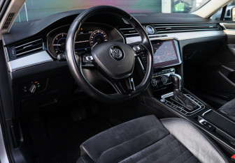 Подержанный автомобиль Volkswagen Passat Wagon 2018 года (13 фото)