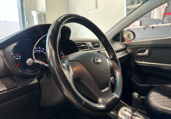 Подержанный автомобиль Kia Rio Sedan 2015 года (11 фото)