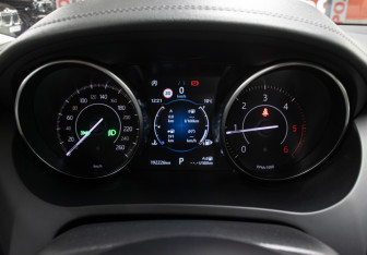 Подержанный автомобиль Jaguar E-Pace 2018 года (13 фото)