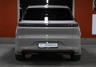 Подержанный автомобиль LiXiang L6 2024 года (6 фото)