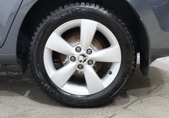 Подержанный автомобиль Skoda Rapid Liftback 2014 года (9 фото)