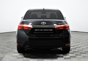 Подержанный автомобиль Toyota Corolla Sedan 2018 года (6 фото)