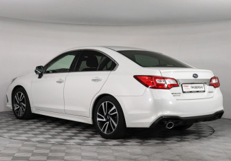 Подержанный автомобиль Subaru Legacy Sedan 2019 года (6 фото)