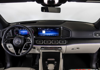 Подержанный автомобиль Mercedes-Benz GLE 2025 года (11 фото)