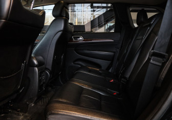Подержанный автомобиль Jeep Grand Cherokee 2012 года (9 фото)