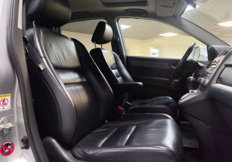 Подержанный автомобиль Honda CR-V 2010 года (9 фото)