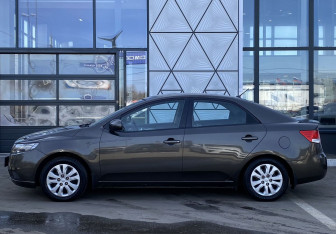 Подержанный автомобиль Kia Cerato Sedan 2011 года (8 фото)