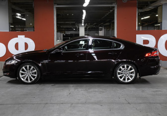 Подержанный автомобиль Jaguar XF Sedan 2011 года (8 фото)