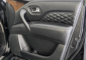 Подержанный автомобиль Infiniti QX80 2019 года (25 фото)