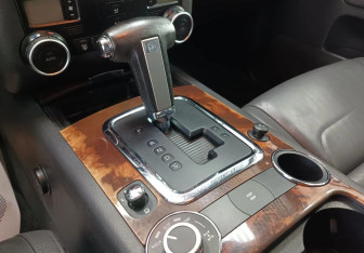 Подержанный автомобиль Volkswagen Touareg 2007 года (14 фото)