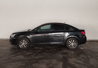 Подержанный автомобиль Chevrolet Cruze Sedan 2013 года (8 фото)