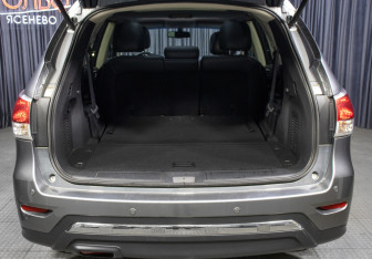 Подержанный автомобиль Nissan Pathfinder 2016 года (10 фото)