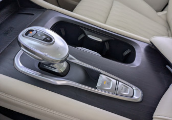 Подержанный автомобиль Voyah Dream 2023 года (21 фото)