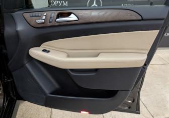 Подержанный автомобиль Mercedes-Benz GLE 2016 года (25 фото)