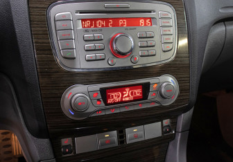 Подержанный автомобиль Ford Focus Sedan 2008 года (18 фото)