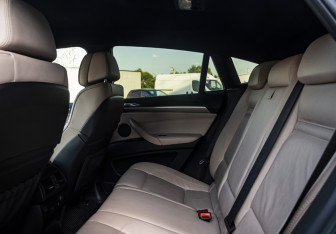 Подержанный автомобиль BMW X6 2013 года (15 фото)