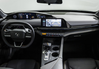 Подержанный автомобиль Changan UNI-V 2023 года (12 фото)