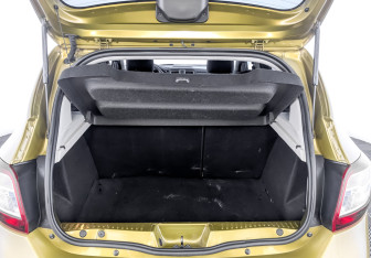 Подержанный автомобиль Renault Sandero 2018 года (10 фото)