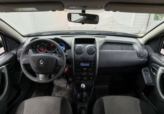 Подержанный автомобиль Renault Duster 2016 года (11 фото)