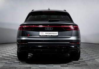 Подержанный автомобиль Audi Q8 2024 года (6 фото)