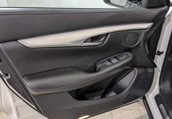 Подержанный автомобиль Infiniti QX50 2018 года (19 фото)
