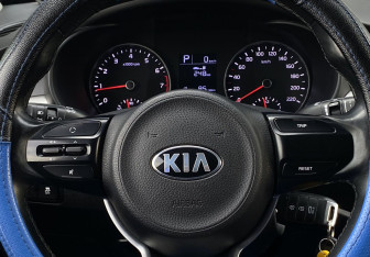 Подержанный автомобиль Kia Rio Sedan 2017 года (15 фото)