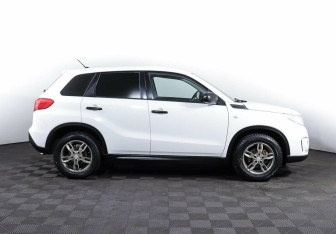 Подержанный автомобиль Suzuki Vitara 2015 года (4 фото)