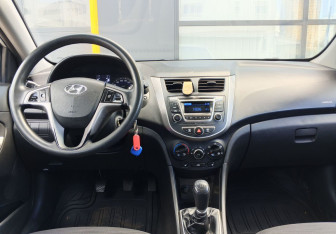 Подержанный автомобиль Hyundai Solaris Sedan 2016 года (12 фото)
