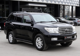 Подержанный автомобиль Toyota Land Cruiser Suv 2009 года (3 фото)