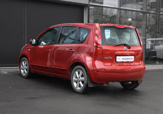 Подержанный автомобиль Nissan Note 2007 года (5 фото)