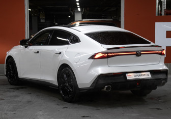 Подержанный автомобиль Changan UNI-V 2023 года (7 фото)