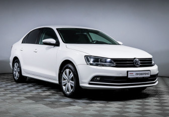 Подержанный автомобиль Volkswagen Jetta Sedan 2015 года (3 фото)
