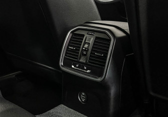 Подержанный автомобиль Porsche Macan 2016 года (19 фото)