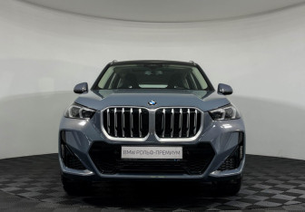 Подержанный автомобиль BMW X1 2025 года (3 фото)