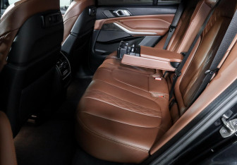 Подержанный автомобиль BMW X5 2021 года (10 фото)