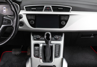 Подержанный автомобиль Geely Atlas 2019 года (13 фото)