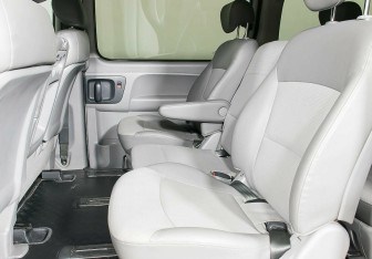 Подержанный автомобиль Hyundai Grand Starex 2010 года (15 фото)