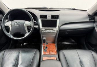 Подержанный автомобиль Toyota Camry Sedan 2011 года (12 фото)