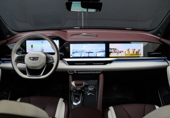 Подержанный автомобиль Geely Monjaro 2023 года (11 фото)