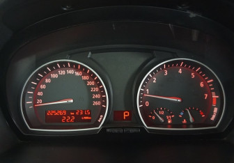 Подержанный автомобиль BMW X3 2007 года (12 фото)