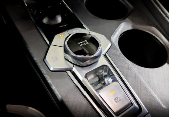 Подержанный автомобиль Changan UNI-V 2023 года (27 фото)