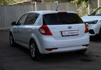 Подержанный автомобиль Kia Ceed Hatchback 2010 года (6 фото)
