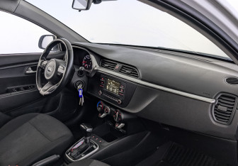 Подержанный автомобиль Kia Rio Hatchback 2021 года (12 фото)