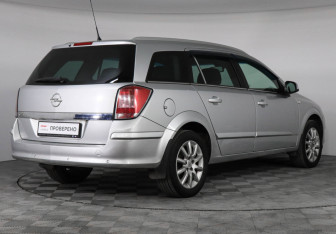 Подержанный автомобиль Opel Astra Wagon 2013 года (5 фото)