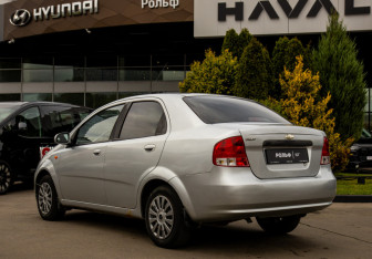Подержанный автомобиль Chevrolet Aveo Sedan 2005 года (5 фото)