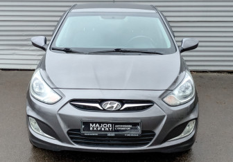 Подержанный автомобиль Hyundai Solaris Hatchback 2013 года (2 фото)