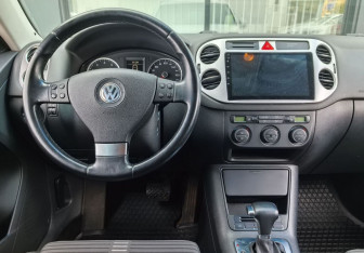 Подержанный автомобиль Volkswagen Tiguan 2009 года (14 фото)