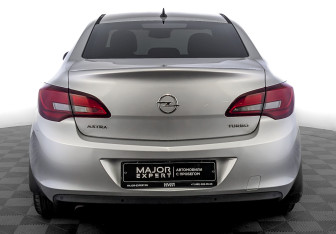 Подержанный автомобиль Opel Astra Sedan 2014 года (6 фото)