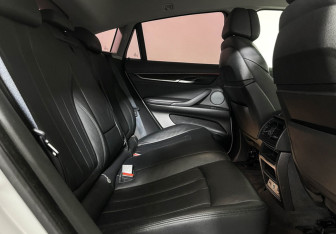 Подержанный автомобиль BMW X6 2016 года (14 фото)